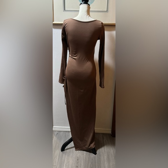 Elegant Brown Long Sleeve Dress - Picture 9 of 15